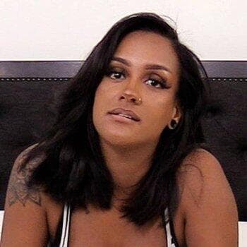 Zoey Sinn — photo 1 of 10